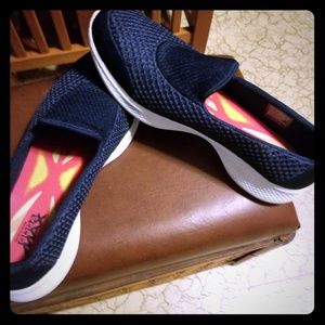 Ladies Gently Used Sneakers